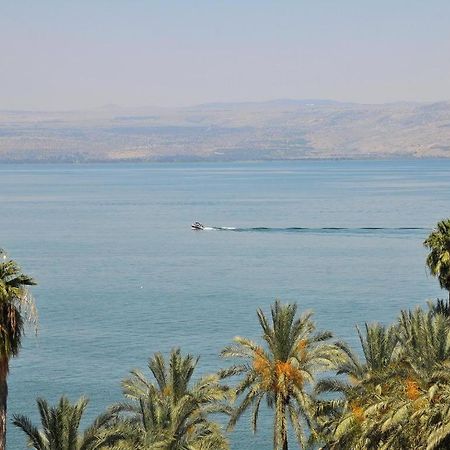 Roses By Lake Kinneret Tiberíades Exterior foto