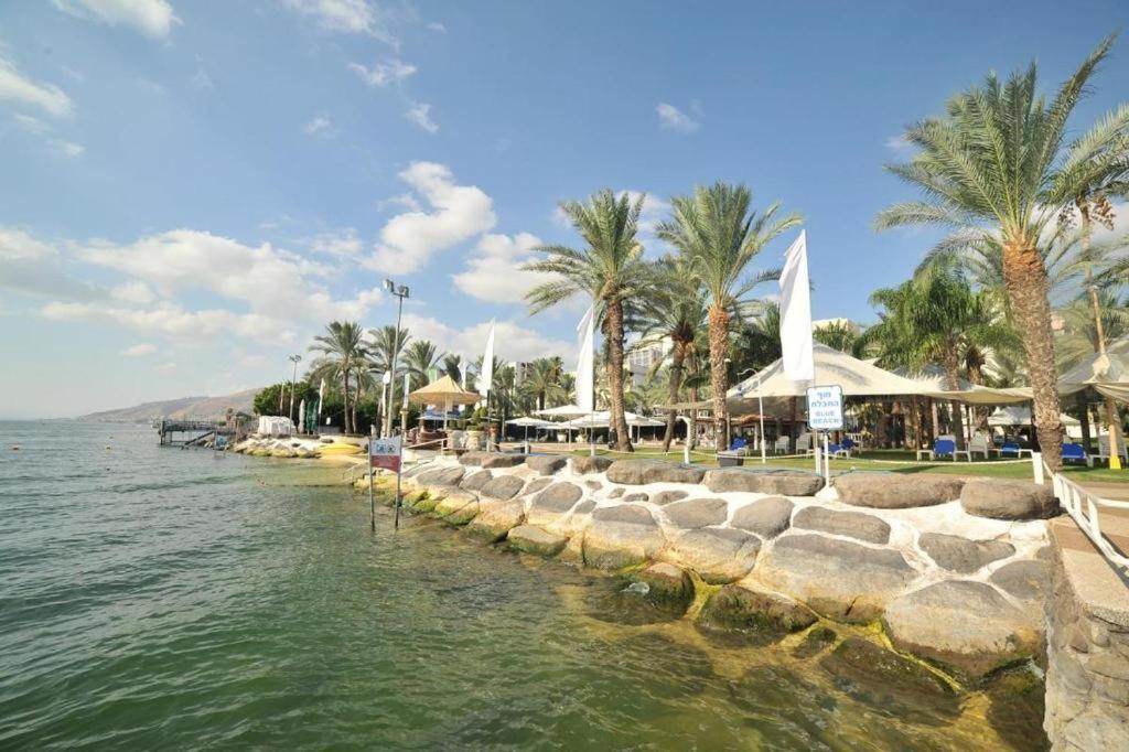 Roses By Lake Kinneret Tiberíades Exterior foto